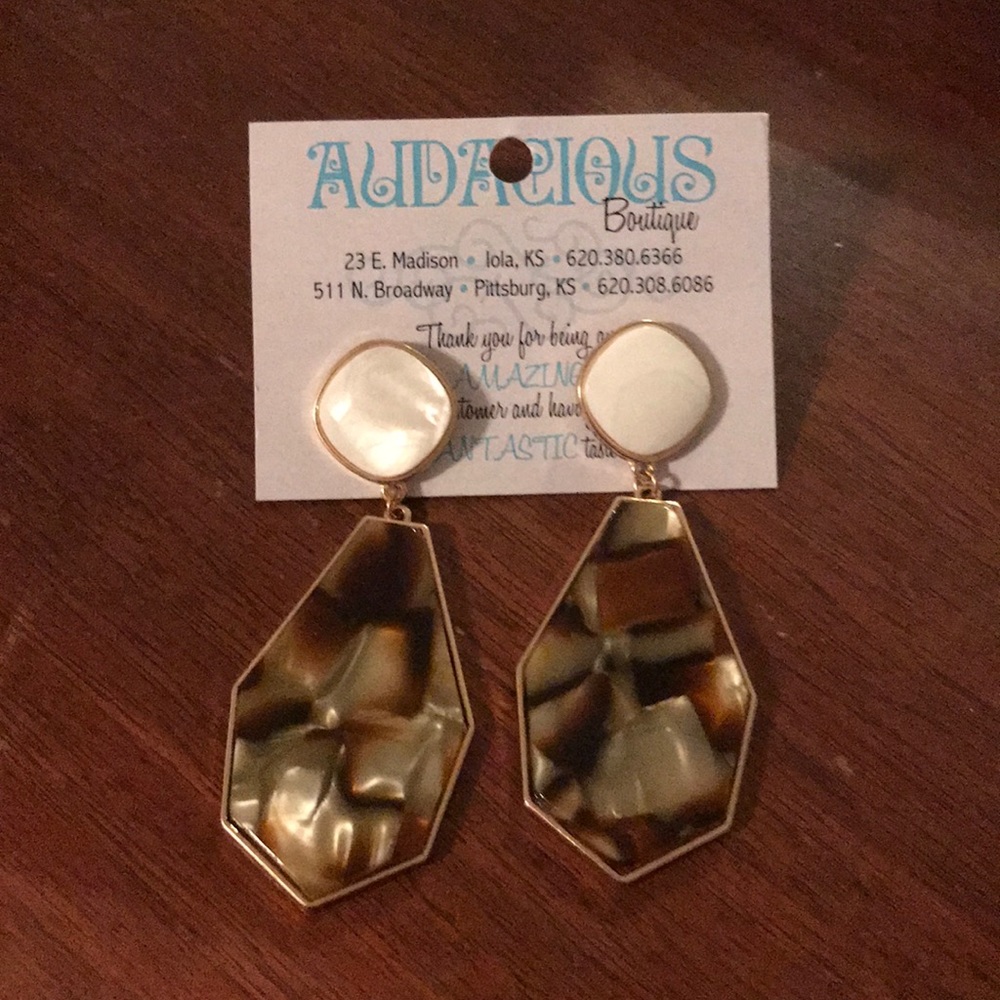 NWT Stella Dangle Earrings